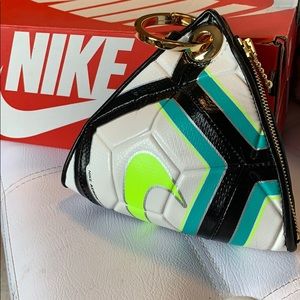NIKE POUCH